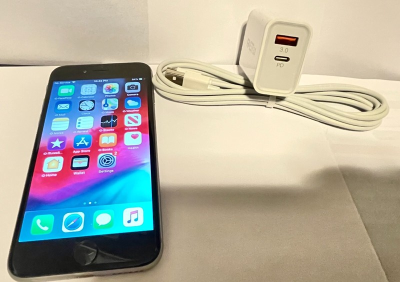 Apple iPhone 6 Space Gray – 16GB (Unlocked) A1549. Excellent Condition
