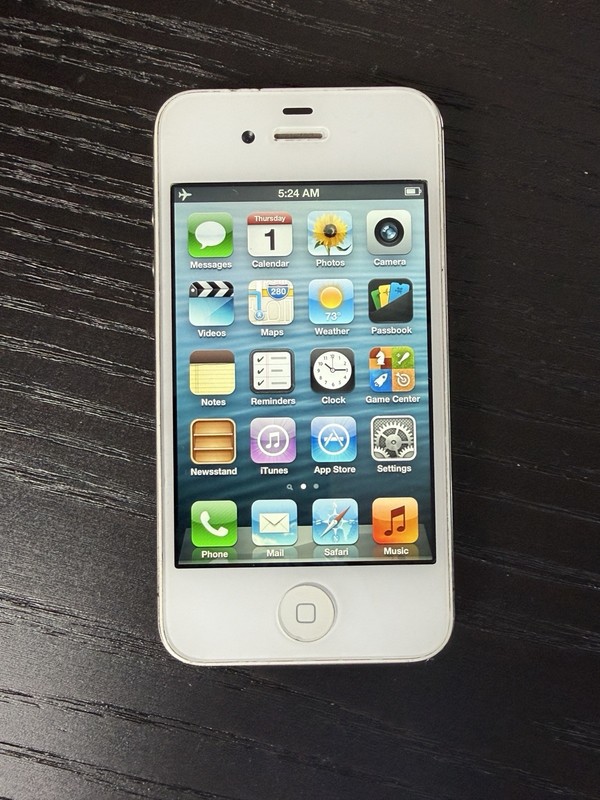RARE Apple iPhone 4 8GB White A1349 MD440LL/A IOS 6.1.3 Verizon Grade B