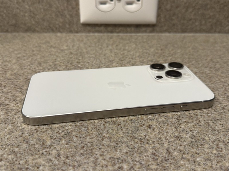 Apple iPhone 15 Pro Max – 256GB – White Titanium – FOR PARTS / NOT WORKING gallery
