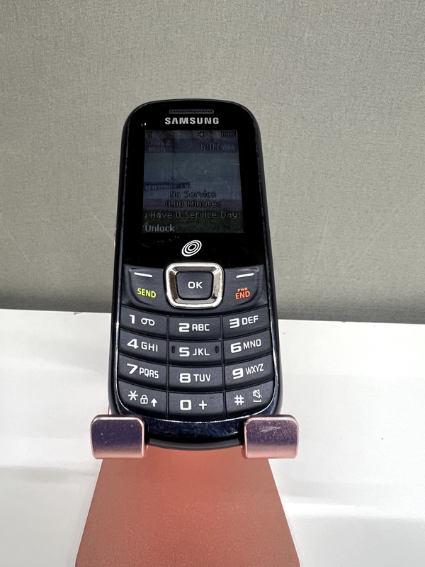 Samsung flip SGH-S150G TracFone 2″ GSM Phone Basic cell phone