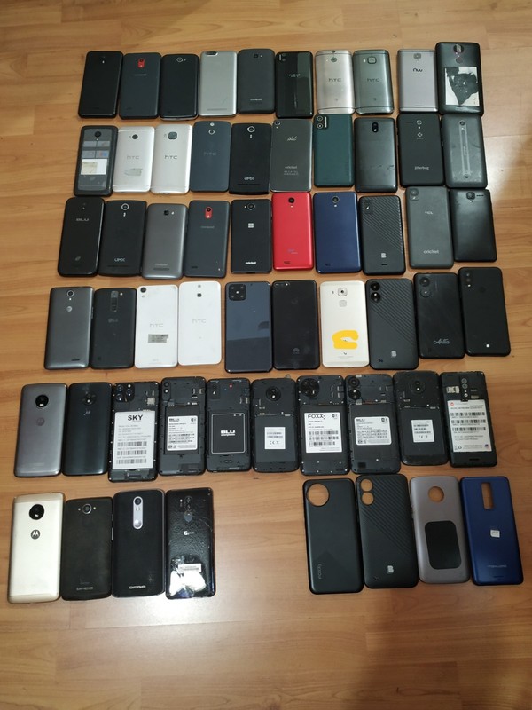 Lot of 54 Mixed Brand hTC/BLU/coolpad/TCL and other Smartphone For part