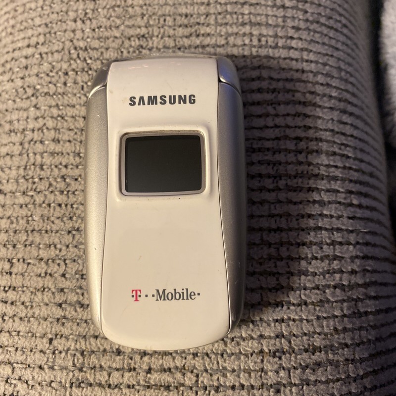 Samsung SGH-X495 – PARTS ONLY no back( T-Mobile ) Untested! Cellular Flip Phone