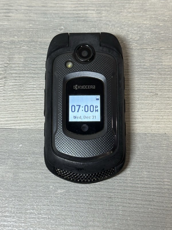 Kyocera DuraXE E4710 – AT&T Unlocked Flip Phone – Fair Condition