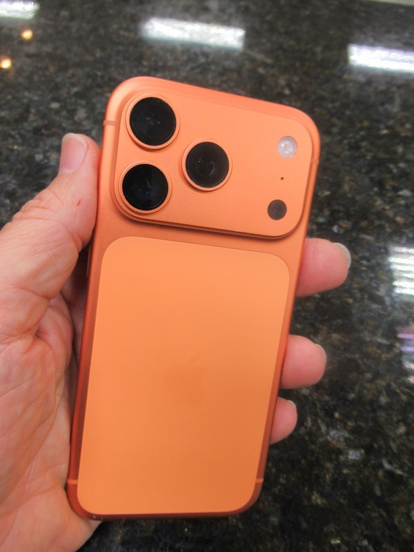 NICE, BUT AS IS!! Apple iPhone 17 Pro - 256 GB/Cosmic Orange (Verizon) FOR PARTS gallery