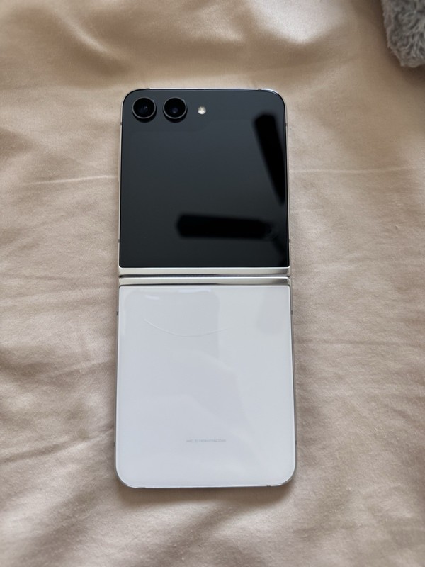 (UNLOCKED) Samsung Galaxy Z Flip 6 5G F741U 256GB Smartphone OPEN BOX White US