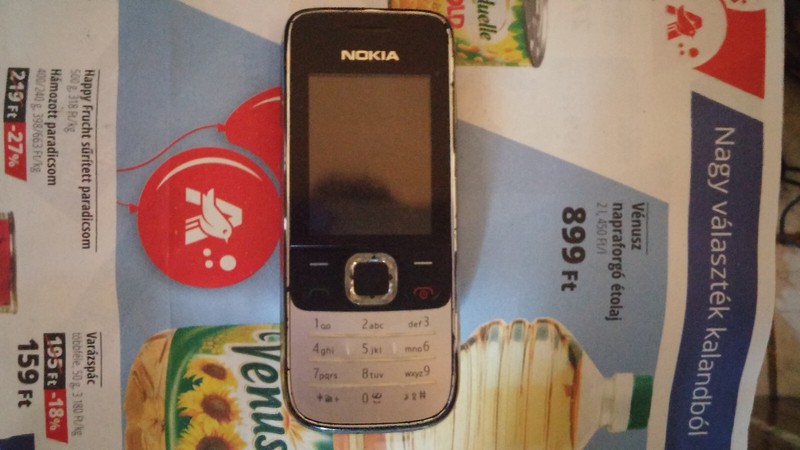 Nokia 2330 phone for sale,works well and uses vodafone hu sim card.