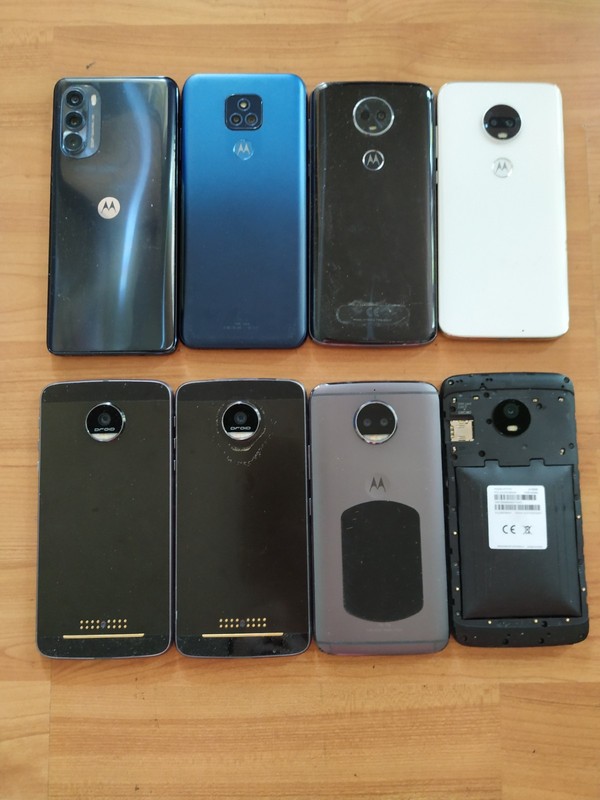 Lot of 8 Motorola Moto XT1775 and other For parts
