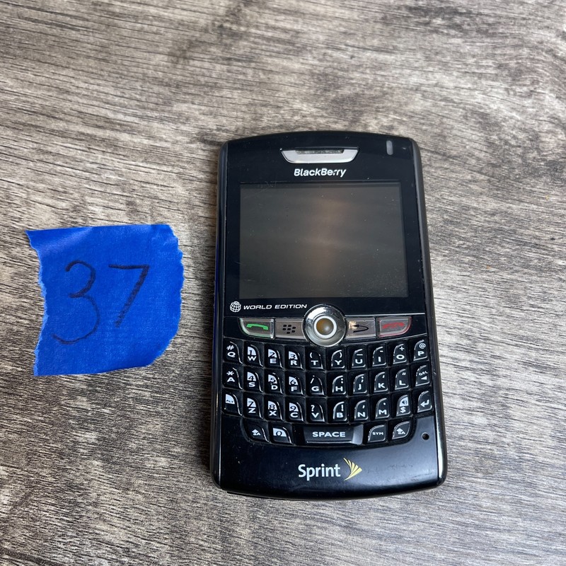 BlackBerry World Edition Cellular Phone Sprint Black Bluetooth 2.5&Prime; Color Screen