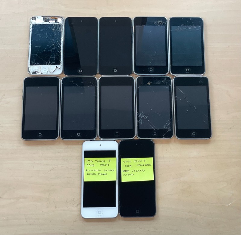 Lot of 12 Apple iPod Touch – PLEASE SEE DETAILS (090)