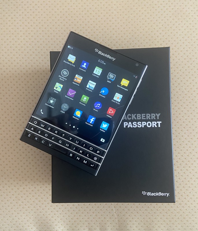 BlackBerry Passport Q30 (SQW100-1) 32GB 3GB RAM Unlocked Smartphone- New Sealed gallery