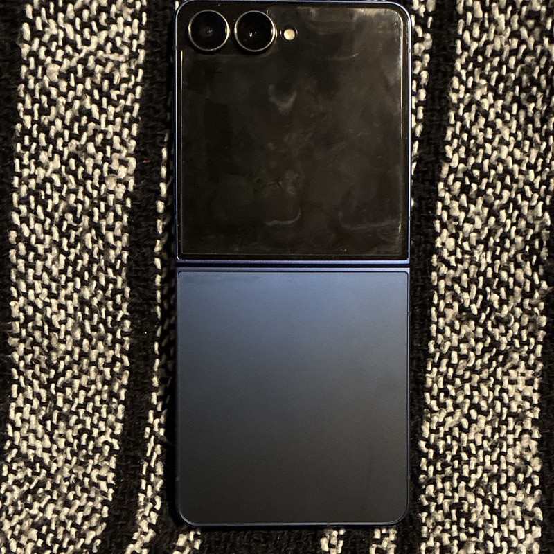 Samsung Galaxy Z Flip 7 - 256 GB - navy blue Please Read - Financed gallery