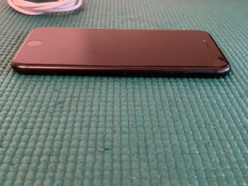 Apple iPhone 7 - 32 GB - Black (Unlocked) A1660 (GSM & CDMA) gallery