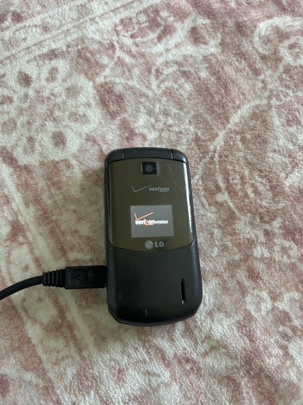 LG VX5600 Accolade GRAY Verizon Flip Cell Phone 2G Grade B (needs Battery)