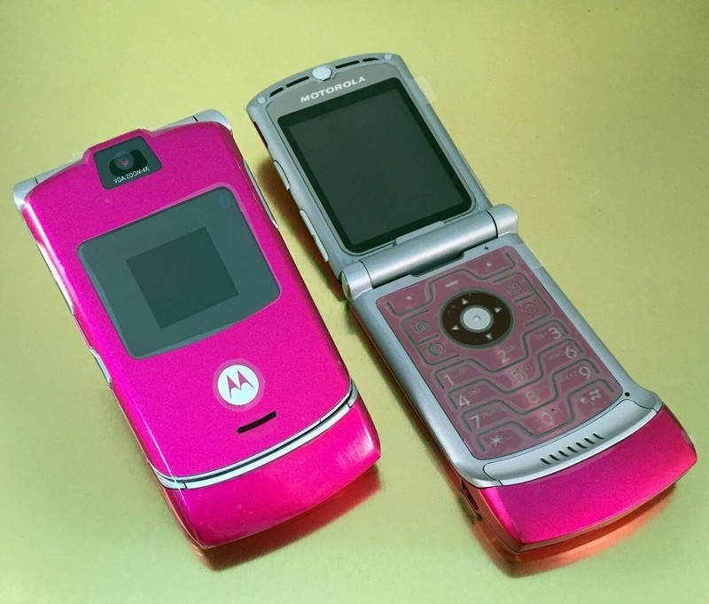 Motorola RAZR V3 Retro Flip Phone - All Colours Unlocked - Pristine GRADE A+ gallery