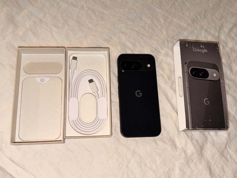 Google Pixel 9 128GB Factory Unlocked Obsidian Excellent Condition + Box gallery