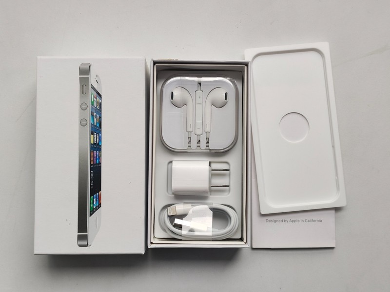 Working Apple iPhone 5(not 5s) 16/32GB Black/White Factory UNlocked(any carrier)