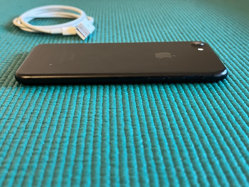 Apple iPhone 7 - 32 GB - Black (Unlocked) A1660 (CDMA & GSM) gallery