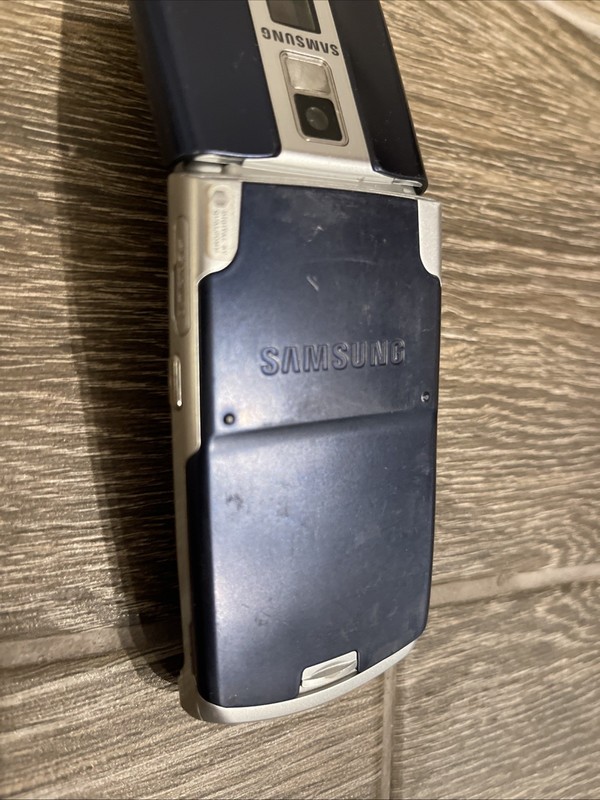 Samsung SCH-R500 Red/Silver Flip Phone (Alltel) gallery