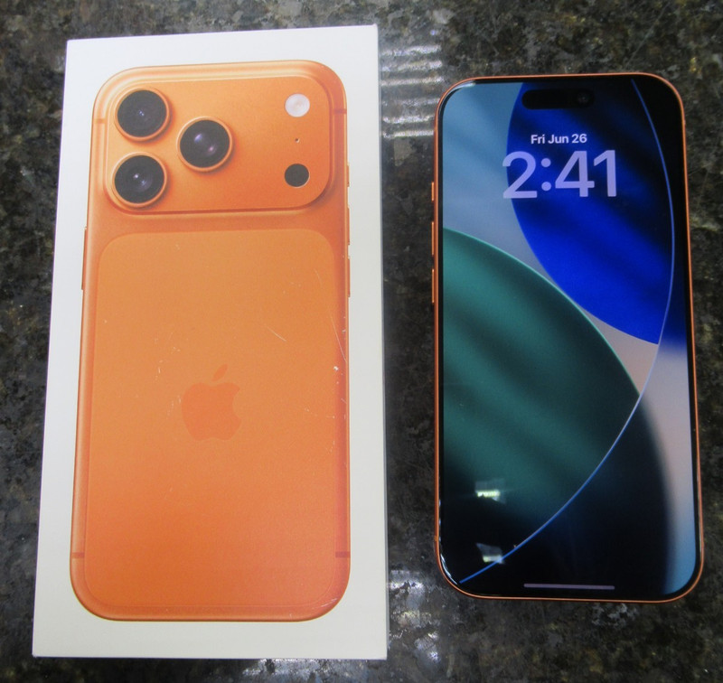 NICE, BUT AS IS!! Apple iPhone 17 Pro – 256 GB/Cosmic Orange (Verizon) FOR PARTS