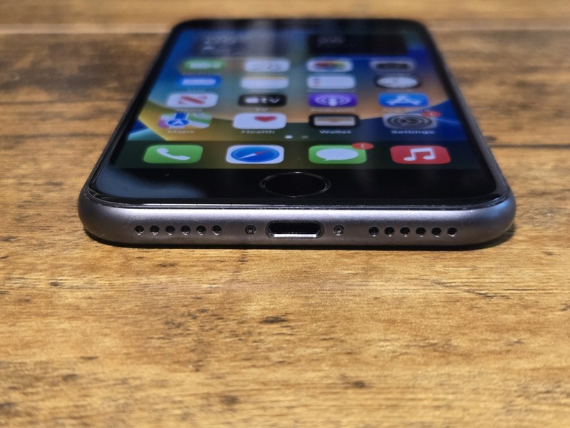 Apple iPhone 8 - 128 GB - Space Gray (Unlocked) Battery 81% gallery
