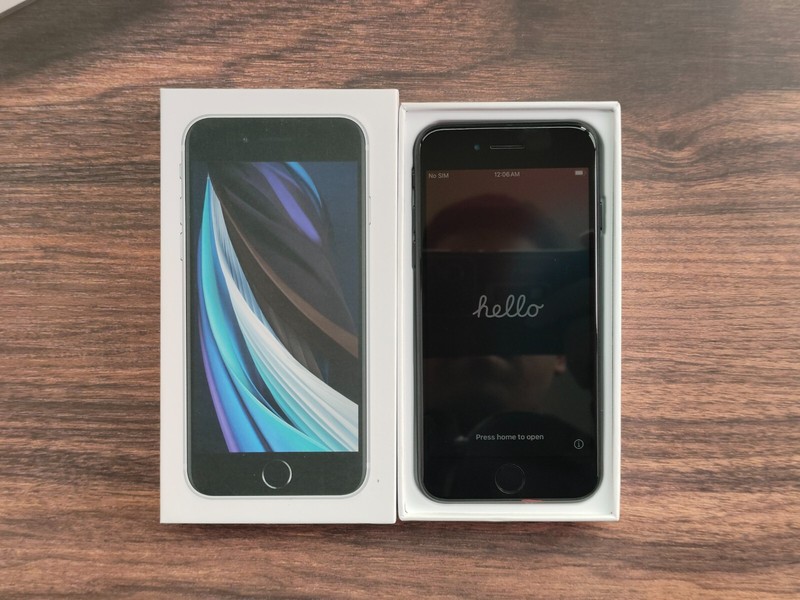 Apple iPhone SE (2nd Generation) SE 2020 Factory UNLOCKED Apple A13 4.7 » 12MP