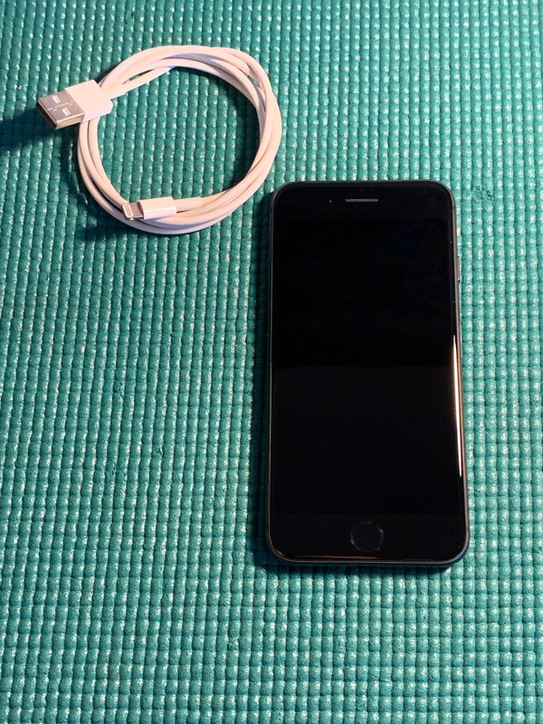 Apple iPhone 8 – 64GB – Black (Unlocked) A1905 (GSM)