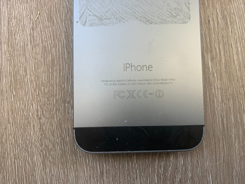 Apple iPhone 5s A1453 Silver 4" screen power on Untested For Parts or Repair gallery
