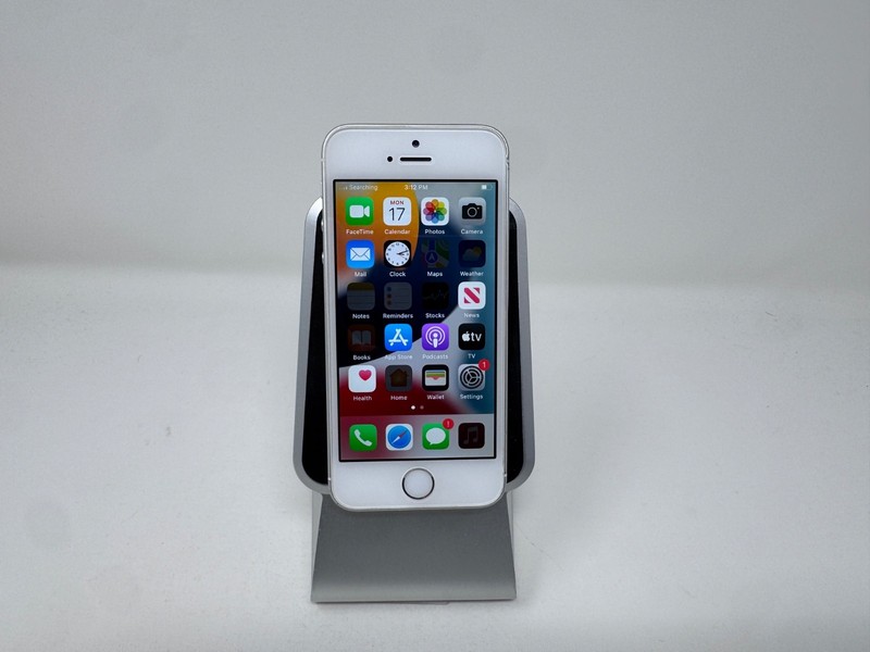 Apple iPhone SE 1st Gen 32GB Fully Unlocked, A1723 Silver – FAST FREE SHIPPING!