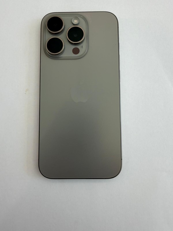 Apple iPhone 15 Pro – 128 GB – Natural Titanium (Unlocked)