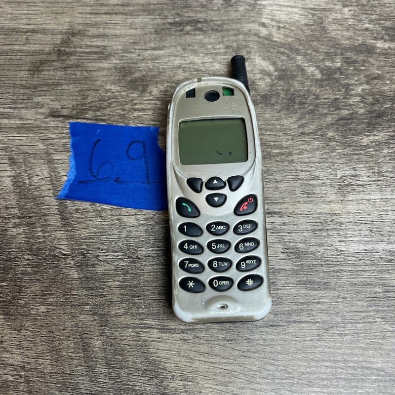 AudioVox CDM-130 Black Handheld CDMA Digital Bar Cellular Phone With Battery