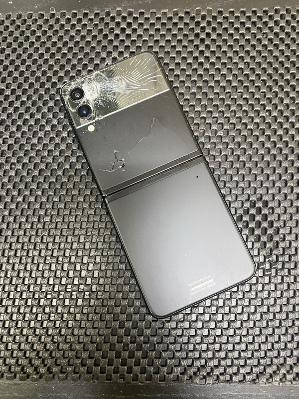 Samsung Galaxy Z Flip 3 5G 256GB F711U1 Black Unlocked - PARTS/REPAIR - D3 gallery