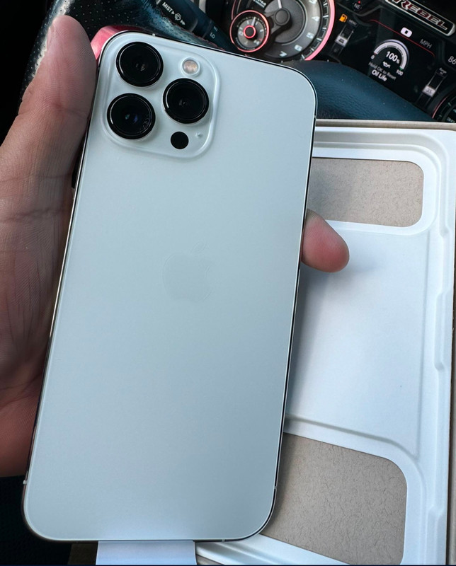 Apple iPhone 13 Pro Max – 128 GB – Silver/white (Unlocked) WITH TIKTOK