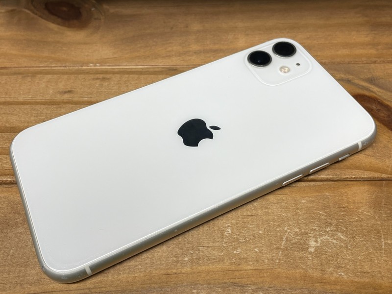 Apple iPhone 11 - 64GB - White (Unlocked) A2111 (CDMA + GSM) C Grade - 76% Bat gallery