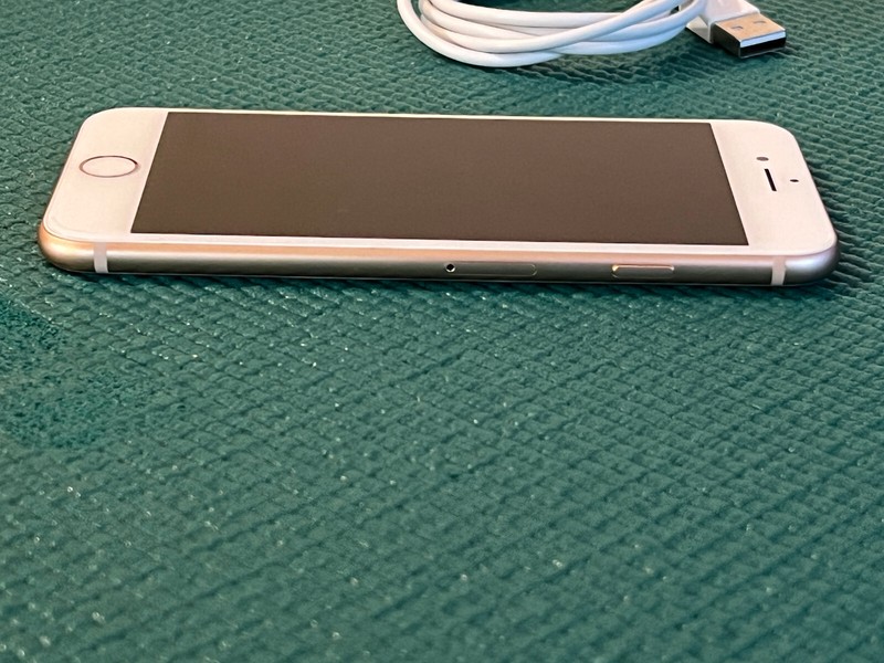 Apple iPhone 8 - 64GB - Gold (Unlocked) A1905 (GSM) gallery
