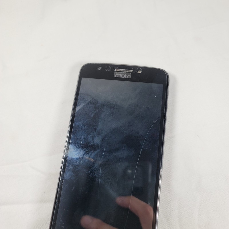 Motorola Moto E4 Plus (XT1776) 16GB - cracked screen - No Back Or Battery gallery
