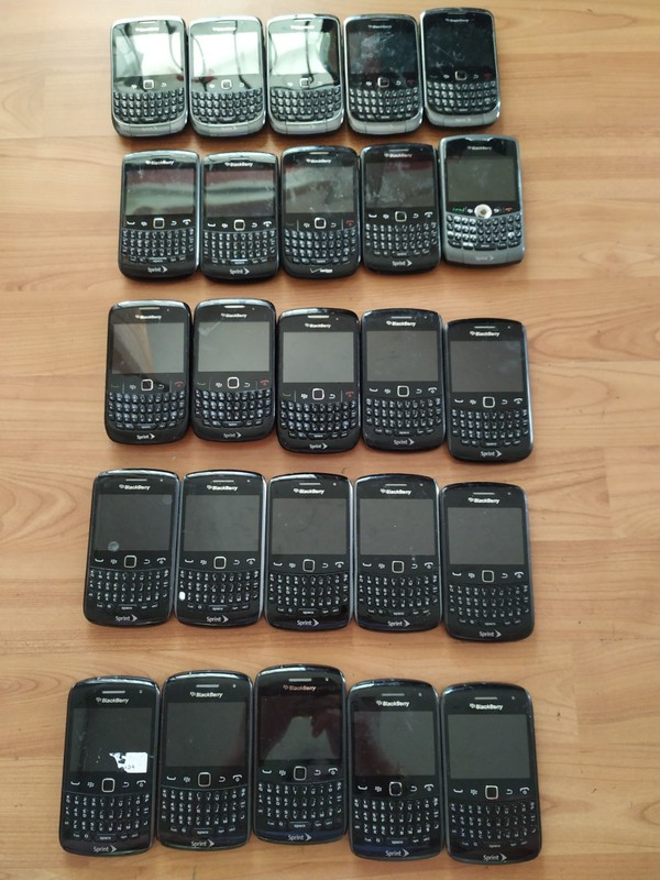 Lot of 25 Hybrid model BlackBerry RDS41CW Smartphone For part