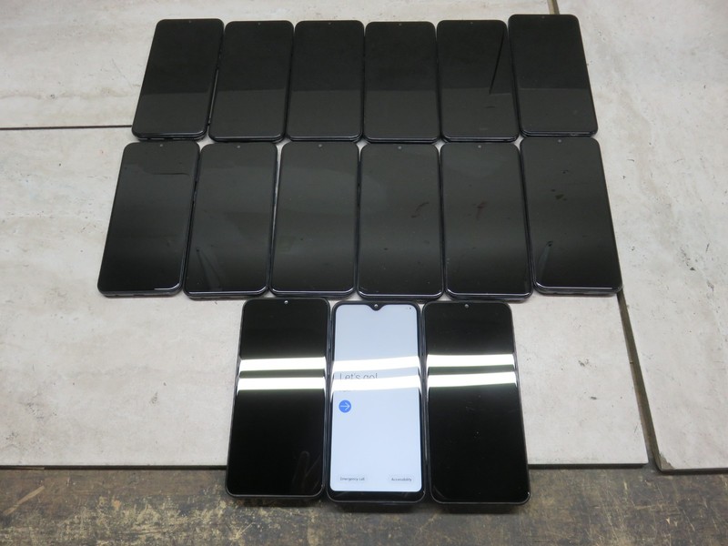 Lot of 15 Samsung Galaxy A10e SM-A102U 32 GB ATT (Wi-Fi + 4G)