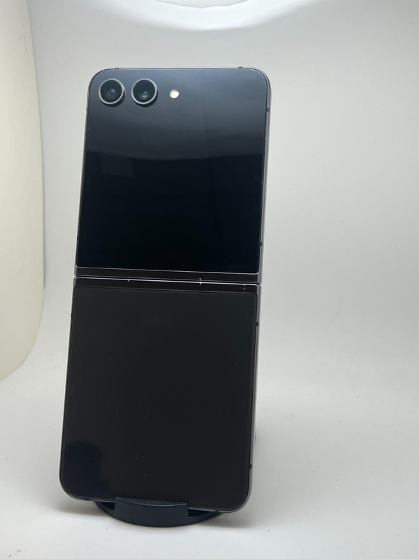 Samsung Galaxy Z Flip5 256GB Graphite Black | Unlocked | Bezel Issue