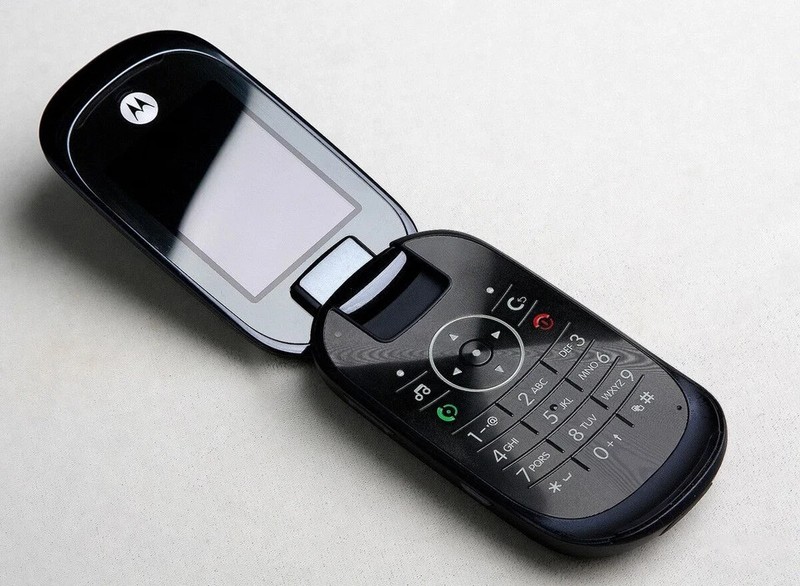 Motorola Moto U9 Quadband Camera Bluetooth 2G GSM Unlocked Mobile Phone