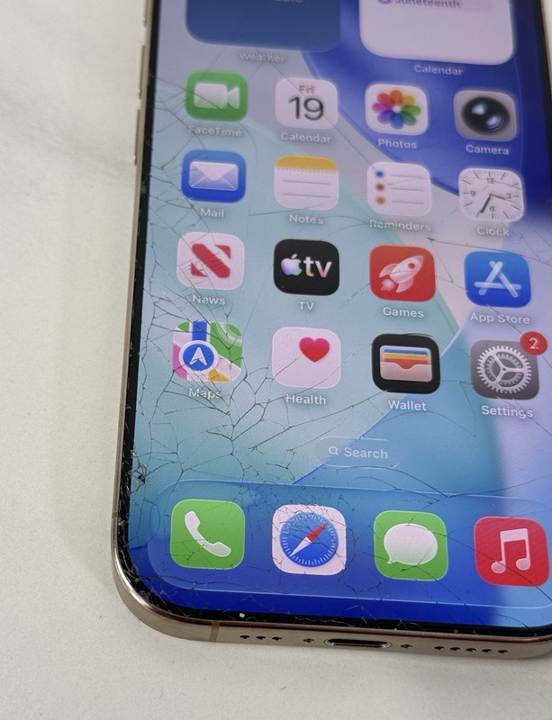 Apple iPhone 16 Pro - 256GB - Desert Titanium (Unlocked) - Cracked Screen & Back gallery
