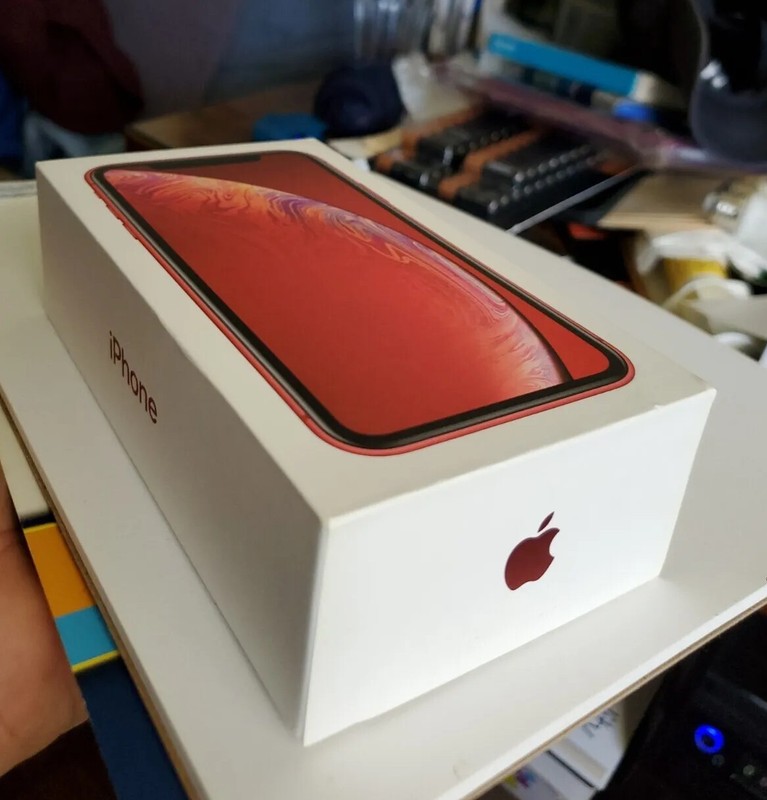 iPhone XR – 64GB – RED PRODUCT (CDMA + GSM) Unlocked Model MT322LL/A used
