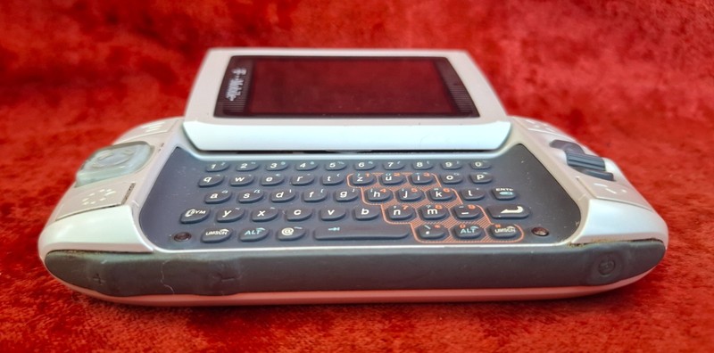 Sharp Sidekick 2 II PV100 - Gray & Black ( T-Mobile ) Very Rare Smartphone . Not gallery