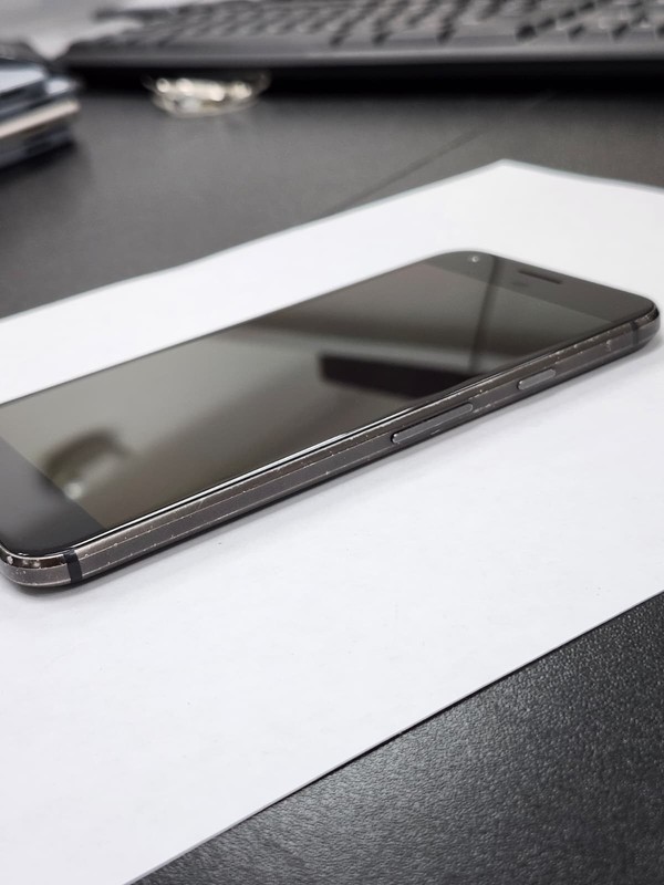 DEFECTIVE - Google Pixel XL -128GB - Black - Unlocked - 12419 gallery