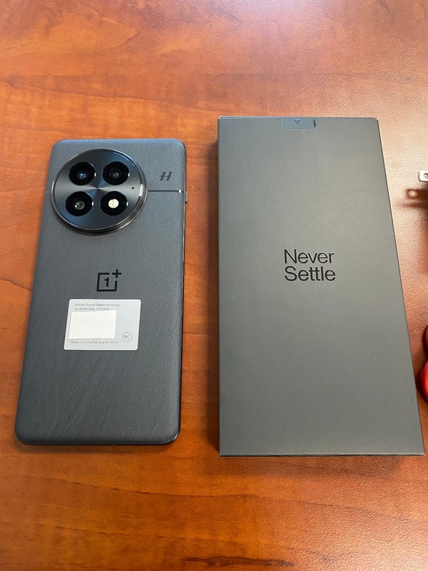 OnePlus 13 - 16GB+512 GB - Black Eclipse- Unlocked-US version (Open Box) gallery