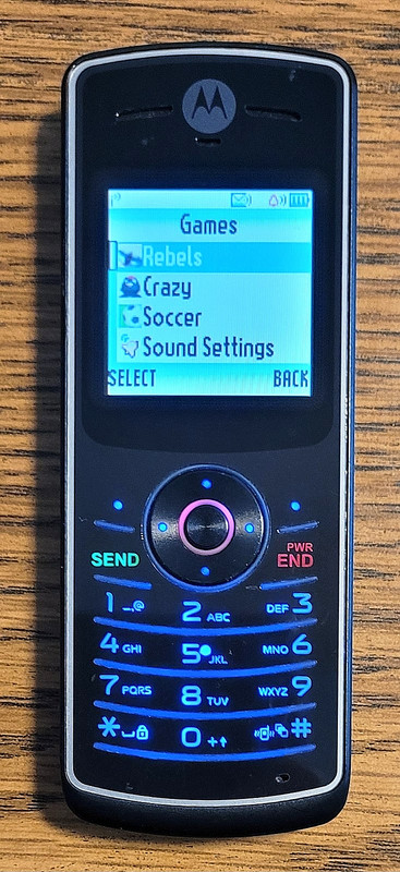 Motorola W series W175g – Black ( TracFone ) Cellular GSM Phone w/ 3 Games