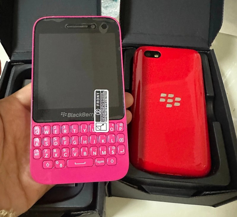 Blackberry Q5 8GB+2GB 4G Unlocked 5MP QWERTY Keyboard CellPhone-1year warranty gallery