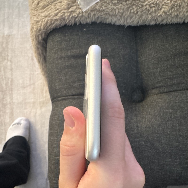 Apple iPhone 11 64GB White iOS Dual Rear Camera Smartphone For Parts/Not Working gallery