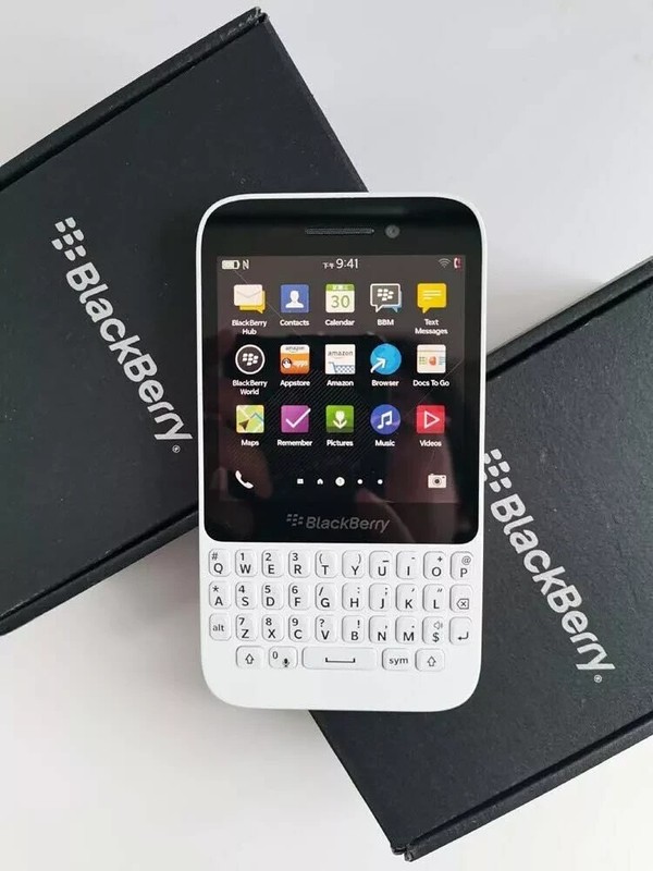 95% NEW Blackberry Q5 4G LTE 8GB ROM QWERTY Keyboard BlackBerryOS SmartPhone gallery