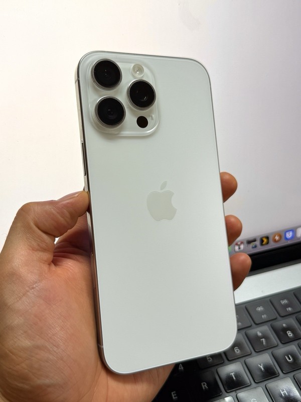 Apple iPhone 16 Pro Max (93% Batt) White Titanium 256GB AT&T #24679