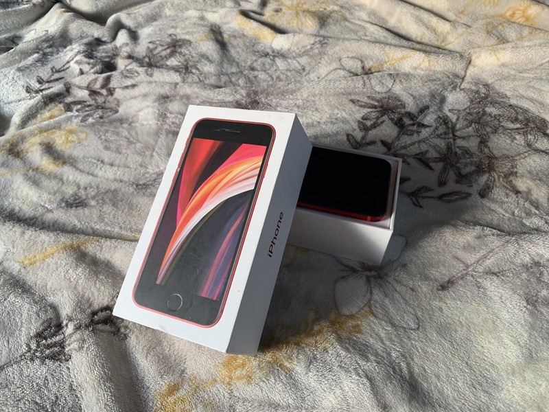 Apple iPhone SE 3rd Gen. (PRODUCT)RED – 64GB – (Unlocked)